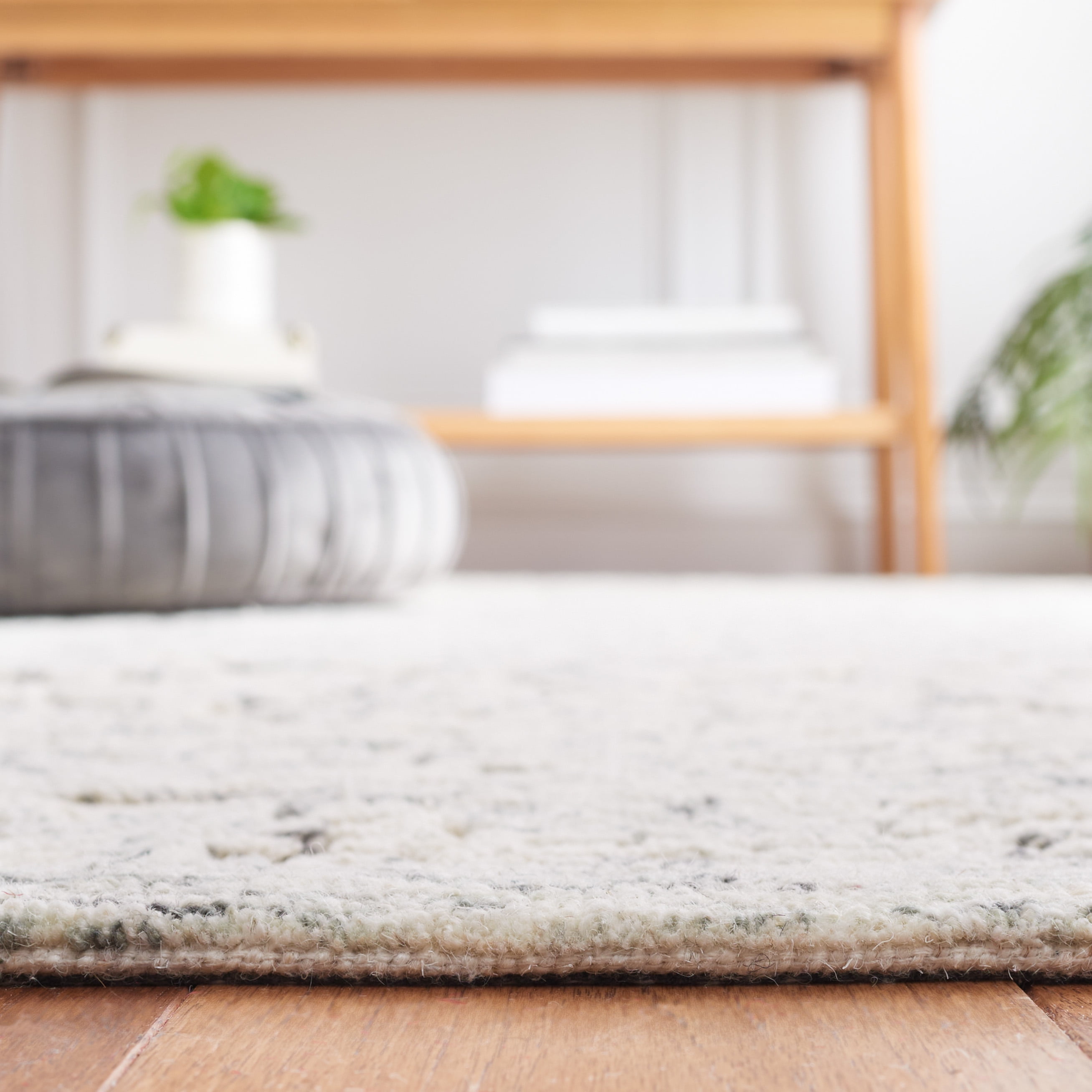 SAFAVIEH Martha Stewart Trace Floral Area Rug, Ivory/Charcoal, 6' x 6' Square