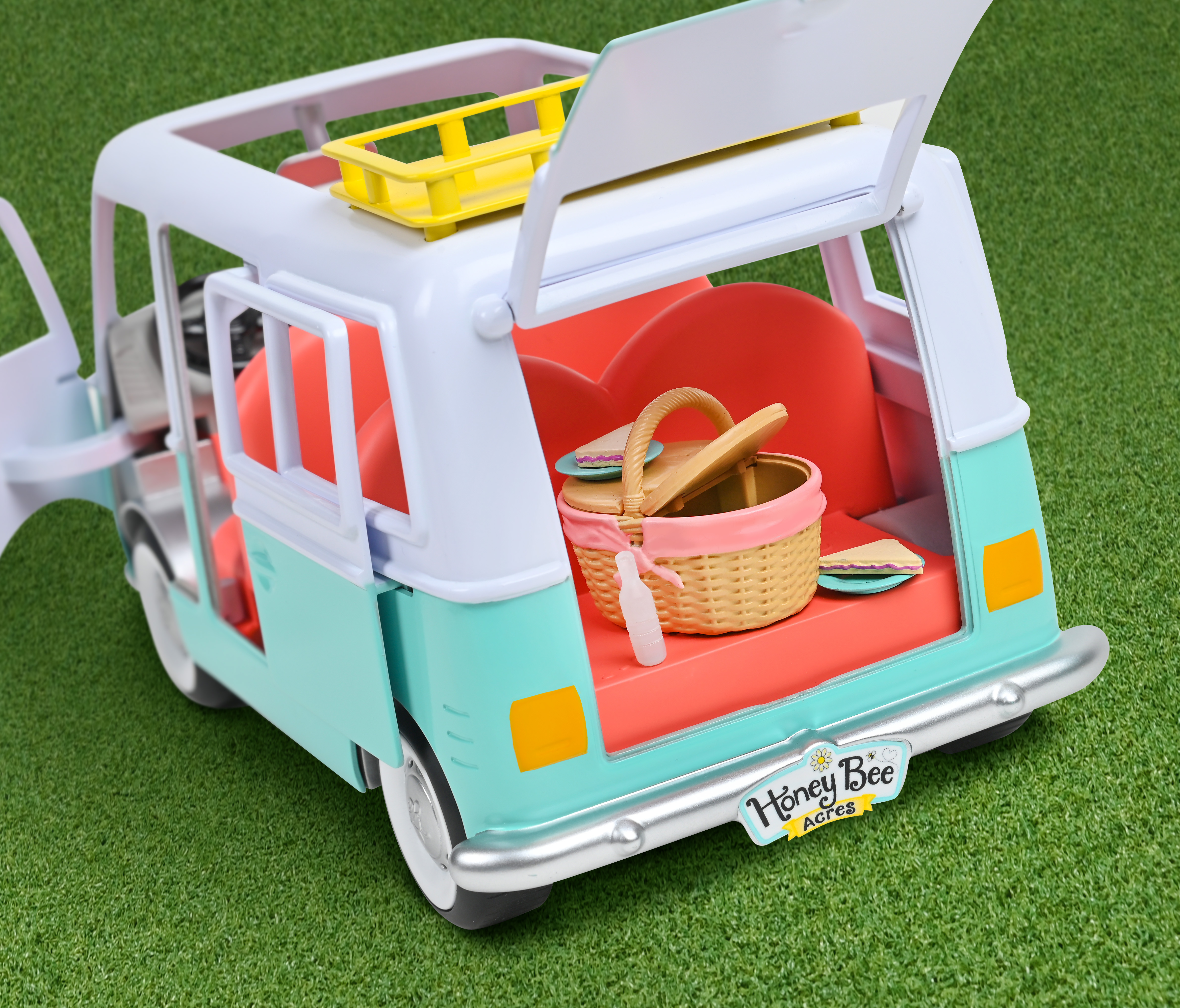 Honey Bee Acres 7" Around Town Van Playset, 14 Piece Set, Children Ages 3+, No Assembly Required