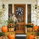 thumbnail image 4 of Adornos De Halloween Corona Floral Con Rosas Blancas Y Cuervos Para Salón, Puerta, Pared, Hogar Gótico, 4 of 7