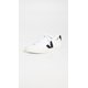 thumbnail image 2 of Tenis Veja V-10 de piel sintética blanca/negra con cordones para mujer, 2 of 4