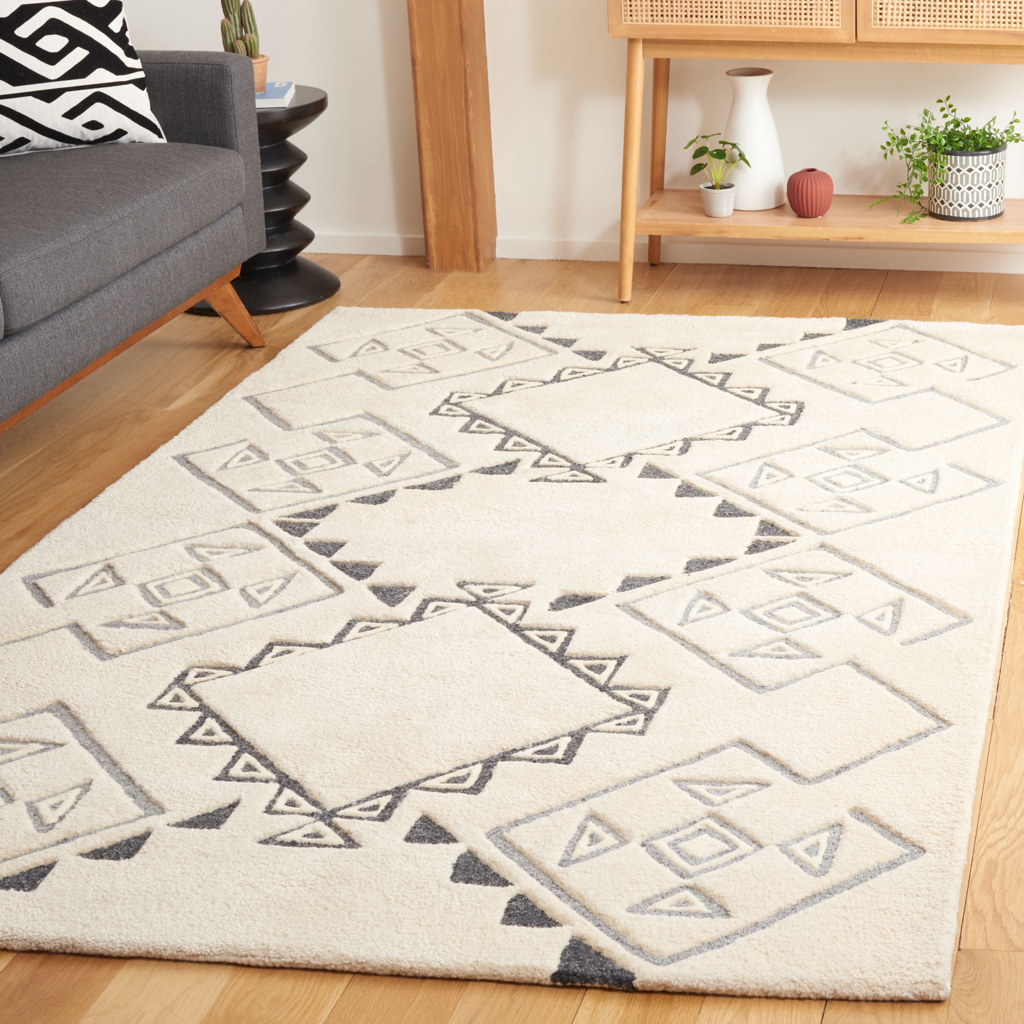 SAFAVIEH Casablanca Jerrie Aztec Shag Area Rug, Ivory/Grey, 3' x 5'