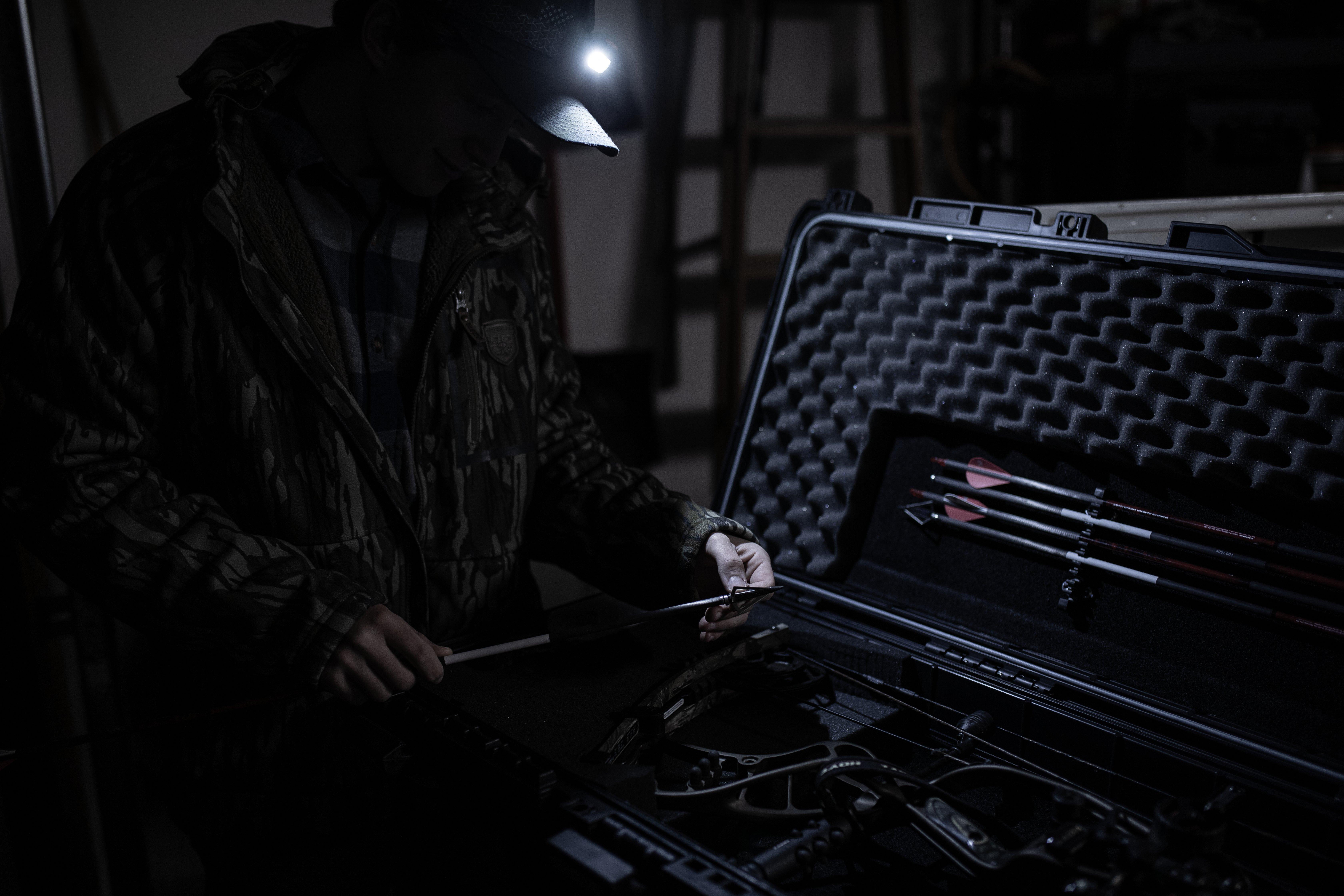 PLANO ELEMENT VERTICAL BOW CASE 44 BOW BLK W/GRY ACCENT