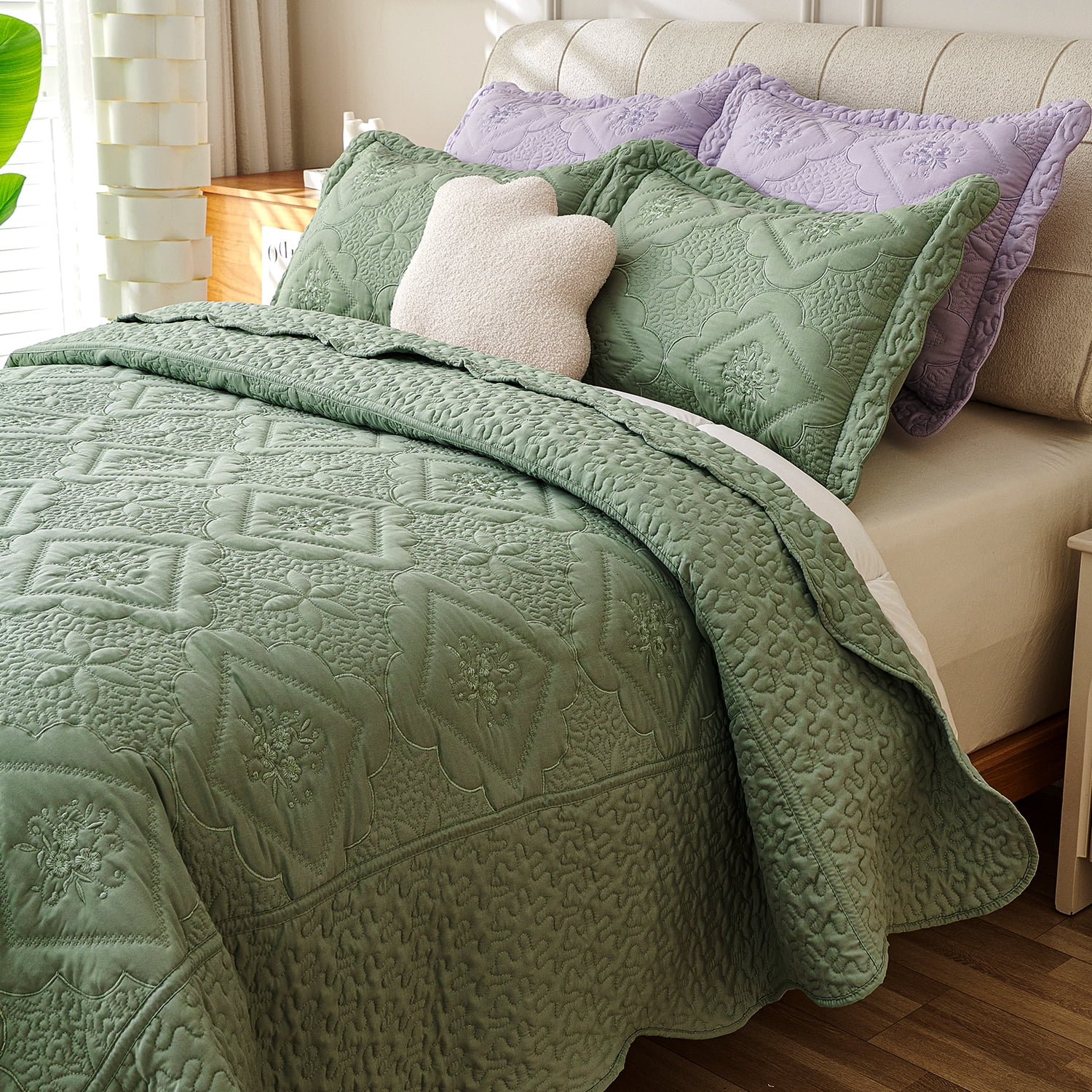 Evenhug Floral Embroidery Quilt Set,3-Piece King Diamond Floral Pattern Bedding Set,Soft Lightweight Bedspread for All Season(Green,102"x90")