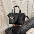 thumbnail image 4 of Bolso pequeño popular popular para mujer 2024 nuevo bolso de mensajero plateado versátil bolso de cubo portátil súper moderno, 4 of 5