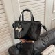 thumbnail image 4 of Bolso pequeño popular popular para mujer 2024 nuevo bolso de mensajero plateado versátil bolso de cubo portátil súper moderno, 4 of 5