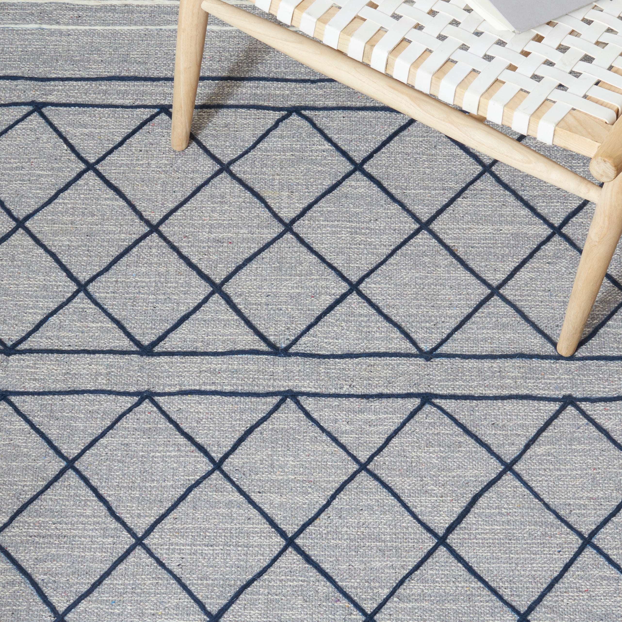 SAFAVIEH Striped Kilim Forrester Striped Area Rug, Silver/Grey, 5' x 8'