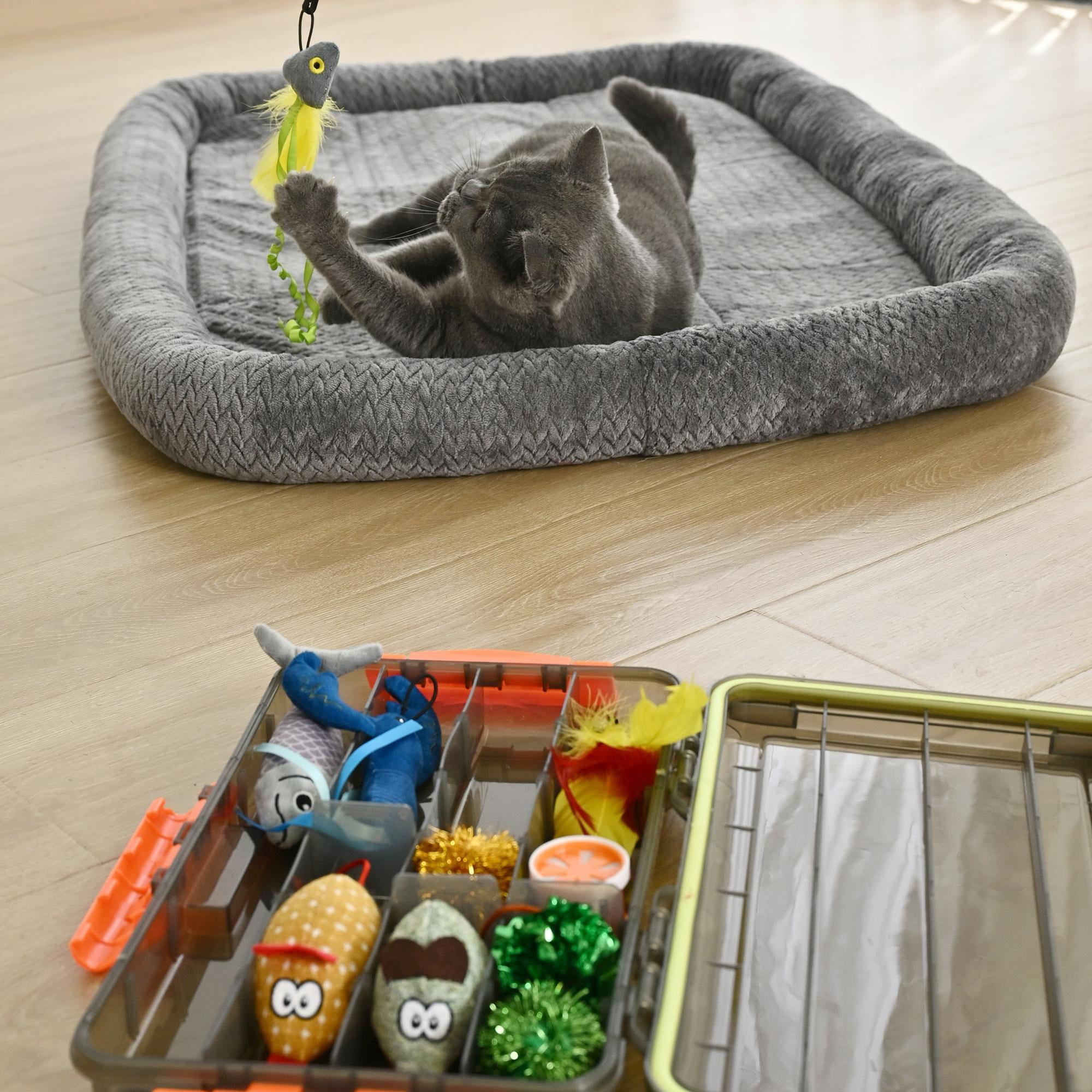 Max & Marlow Cat Toys Interactive Cat Toy Variety Set, 17 Pack includes Feather Teaser, Springs, Balls, Mice & Noise Toys for Indoor Cats