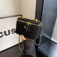 thumbnail image 2 of Bolso de cadena de moda francesa de nicho para mujer, nuevo estilo 2025, bolso de mano de lana estilo Chanel, bolso bandolera versátil., 2 of 5