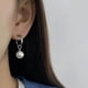 thumbnail image 5 of Un par de pendientes de perlas Pendientes de titanio y perlas sin perforación Accesorios, 5 of 6