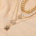 thumbnail image 4 of Fiudx Collar de Perlas con Forma de Moneda, Joya Única con Colgante de Candado, Accesorio de Cadena Llamativo, Regalo Elegante para Tus Seres Queridos, Perfecto para Cualquier Ocasión, Elegante Pieza, 4 of 6