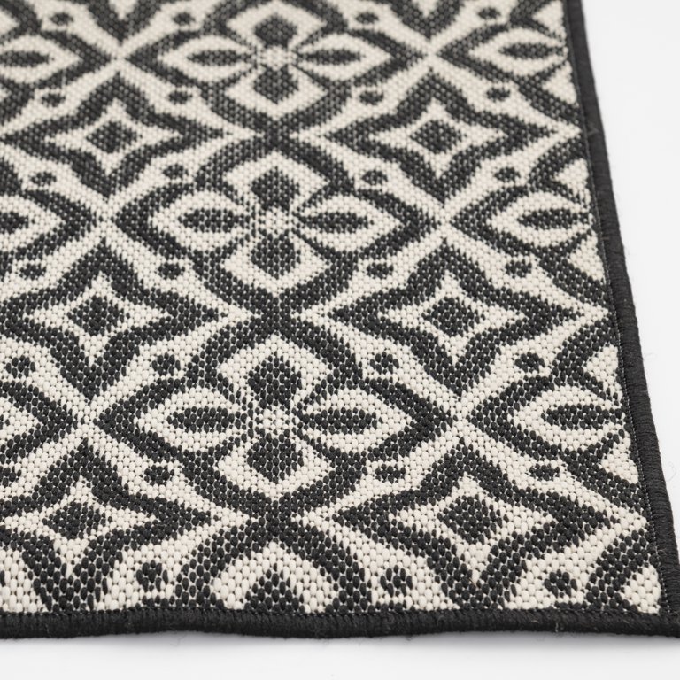 Beverly Rug 10 x 13 Black White Lightweight Medallion Reversible Plastic Indoor Outdoor Area Rug, Black/White