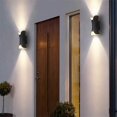 thumbnail image 4 of Aplique de pared para exteriores, impermeable, doble cabezal, iluminación LED de arriba a abajo para patio, villa, 6 W, 150 W, luz cálida de 3000 K, color negro y dorado., 4 of 5