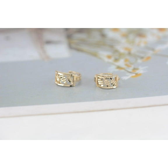 18K Gold Stud Earrings