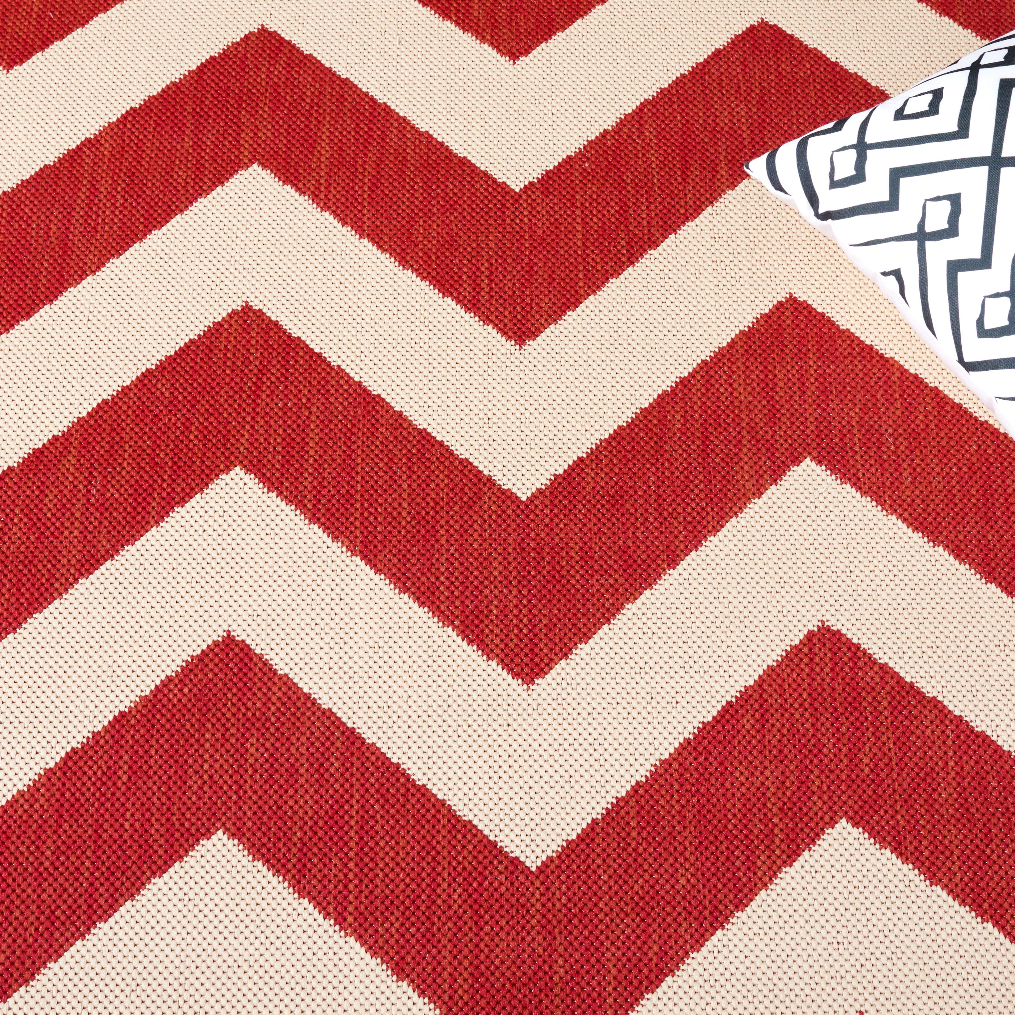 Safavieh Courtyard Bailey Chevron Indoor/Outdoor Runner Rug, Red, 2'3" x 10'