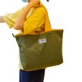 thumbnail image 3 of Bolsa de regalo reutilizable, bolsa de mano hecha a mano resistente al agua para el verano y el uso diario. Verde, 3 of 8