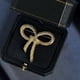 thumbnail image 4 of Broche de pajarita elegante de color dorado para mujer, para solapa, vestido, abrigo, cárdigan, joyería de boda, regalo de 5 x 4,5 cm., 4 of 5