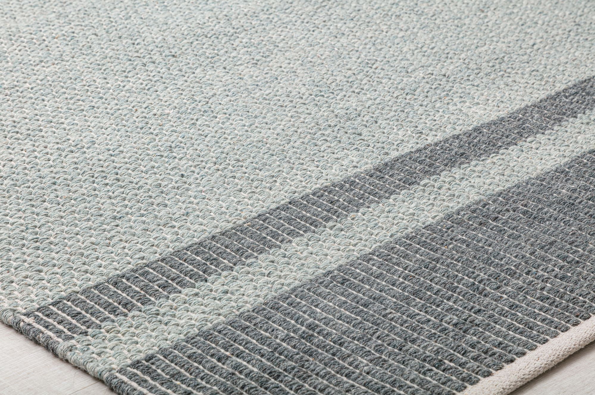 Rugs America Daphina DN10B Bark Border Farmhouse Green Area Rug, 5’0”x7’0”