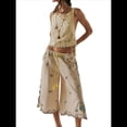 thumbnail image 2 of Blusa de Mujer Sin Mangas con Cuello Redondo, Dobladillo Ondulado con Colores Contrastantes y Bordado Beige L, 2 of 7