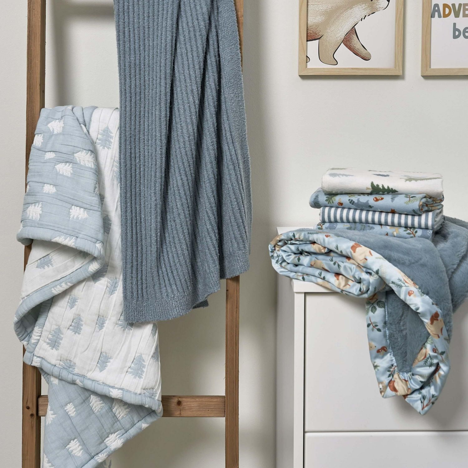 Modern Moments by Gerber Baby 1 Pack Plush Blanket with Satin Trim, Sized 30" x 40"