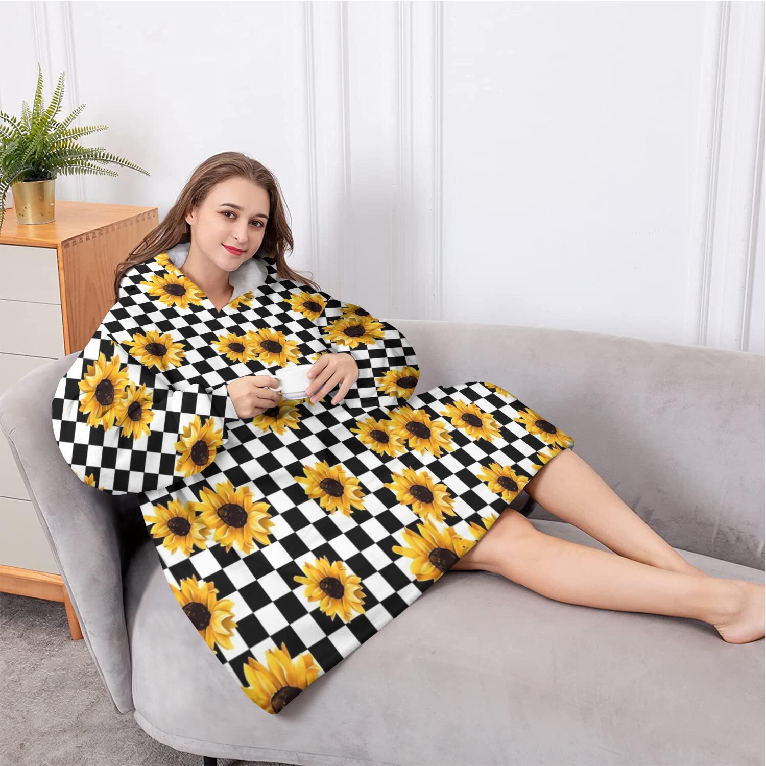 Oversized Wearable Blanket Hoodie,Black White Checker Sunflower Pattern Sherpa Blanket Hoodie with Super Pockets,Super Warm Fuzzy Pullover for Women & Men