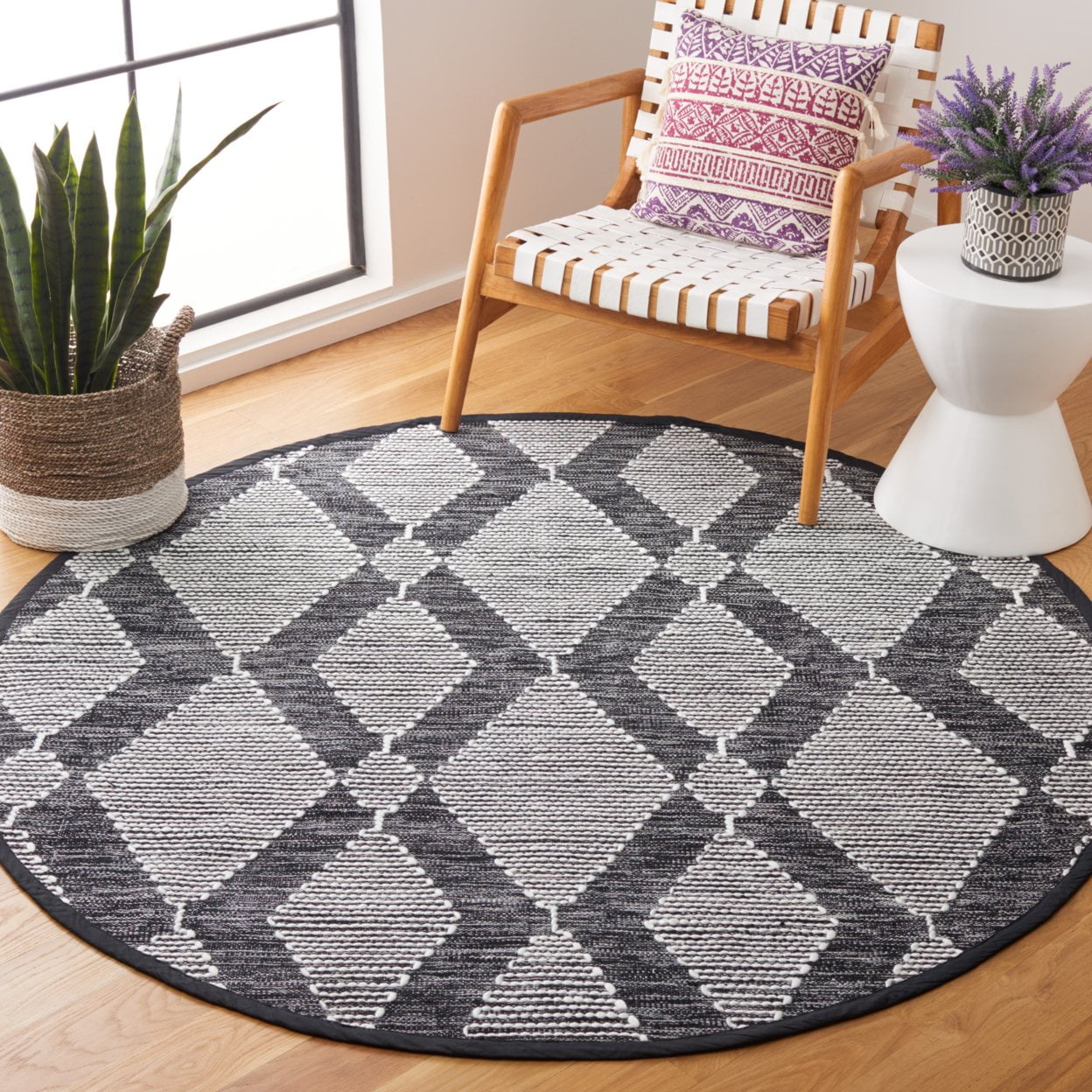 SAFAVIEH Kilim Angel Diamond Polyester Area Rug, Black/Ivory, 8' x 10'