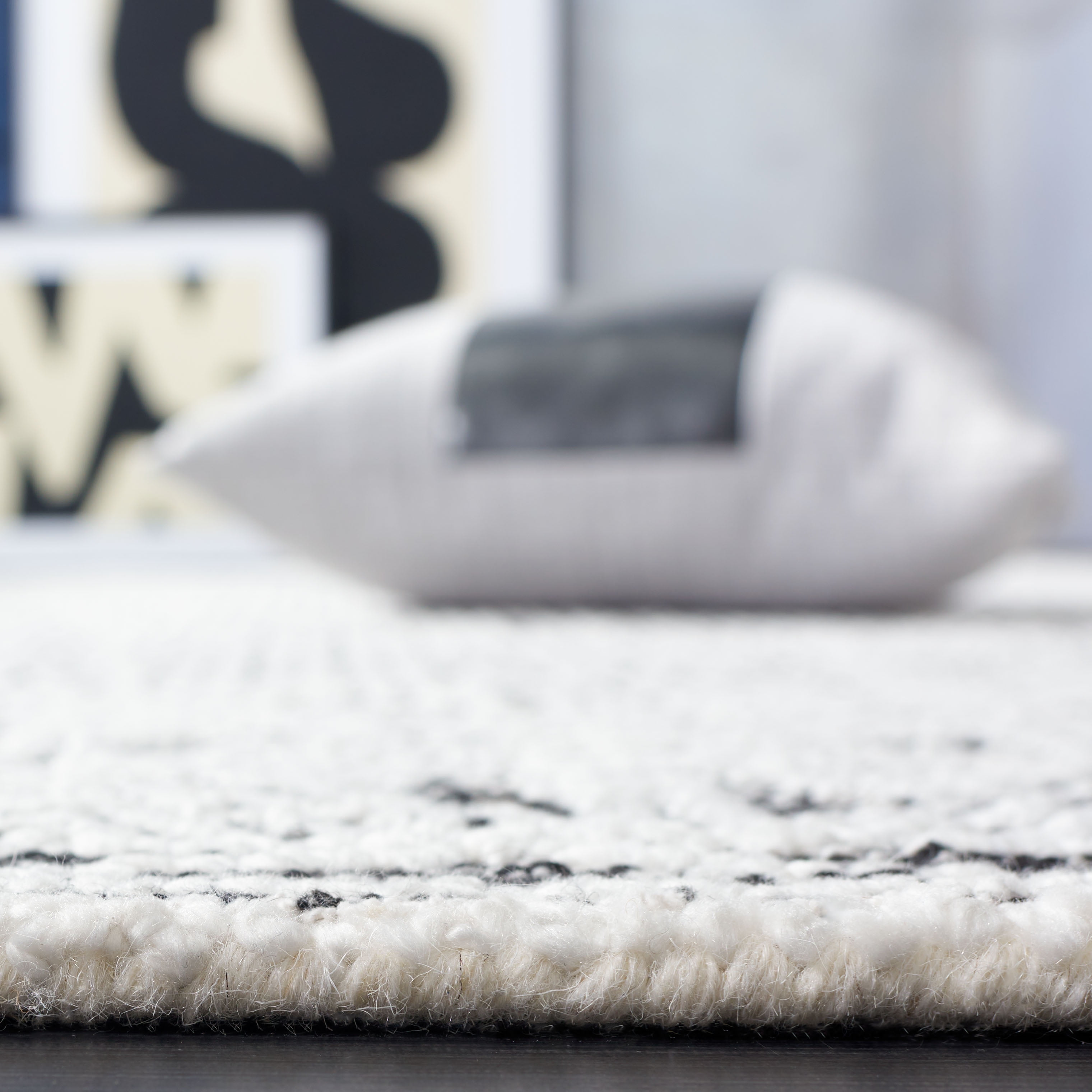 SAFAVIEH Ebony Aditya Traditional Area Rug, Ivory/Black, 3' x 5'
