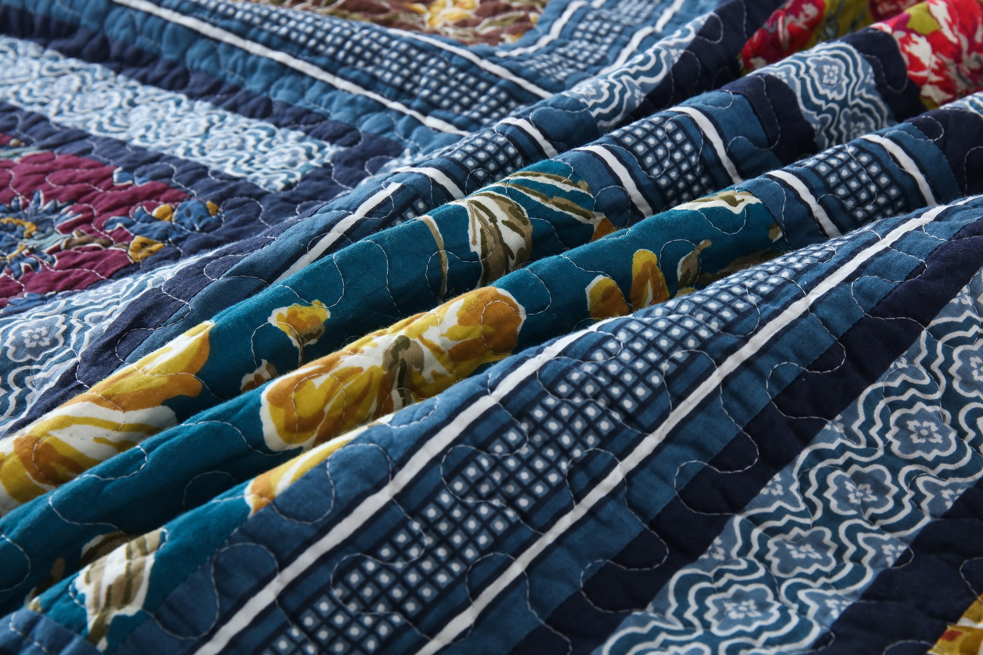 NEWLAKE 3-Piece Floral Cotton Patchwork Quilt Set Decor Quilt Set with Pillow Shams (King, Blue)