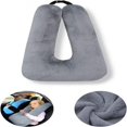 thumbnail image 2 of Los coches llevan almohadas y almohadas para niños, y todo es gris., 2 of 5