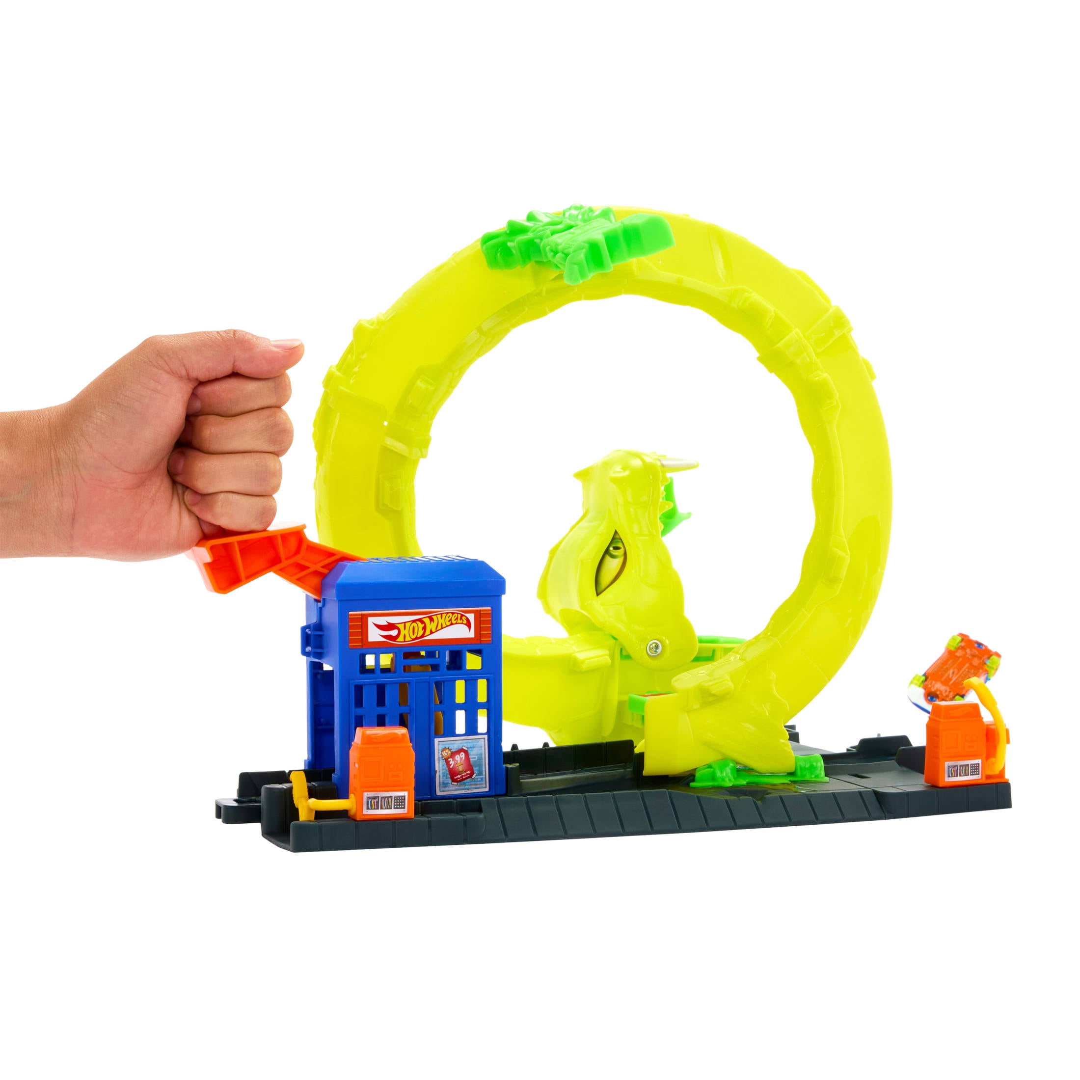 Hot Wheels Snake Spiral Attack Playset with 1:64 Scale Die-Cast Toy Car & Speed Snap Track