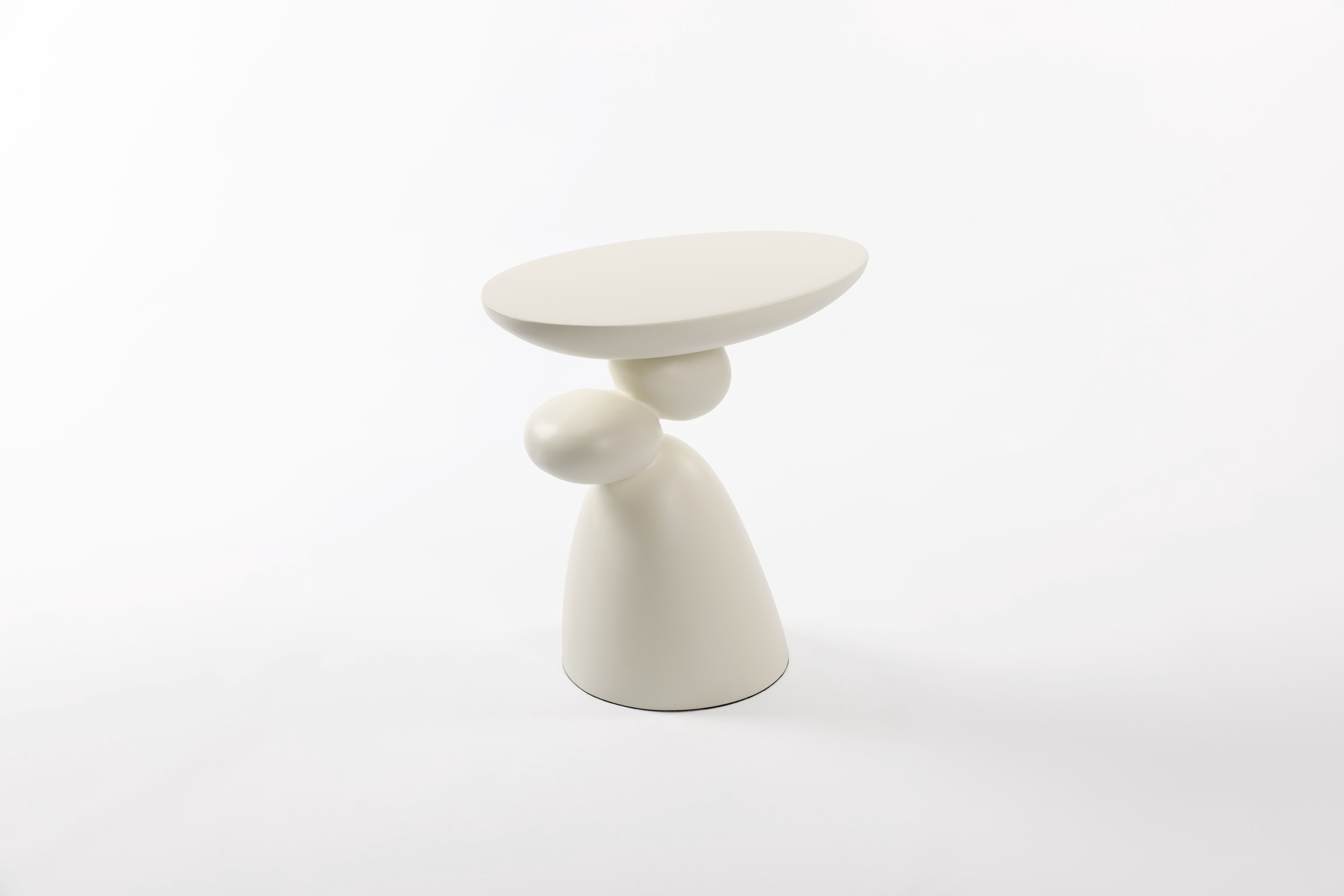 MAYEERTY End Table, Fiberglass Side Table, Modern Minimalist Corner Table, Coffee table with Decoration, Home Decor for Living Room, Bedroom, Guestroom