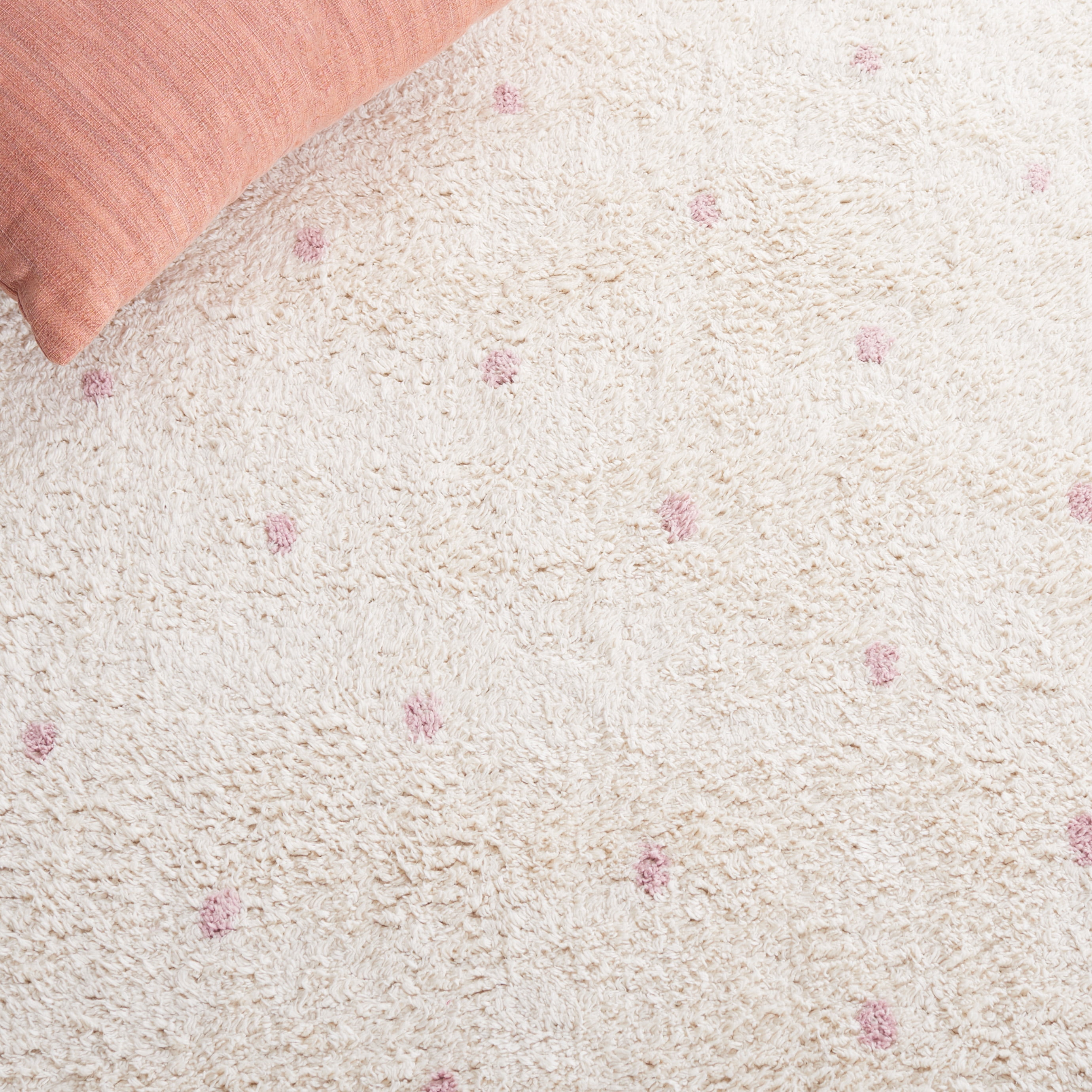SAFAVIEH Easy Care Leptis Polka Dot Cotton Machine Washable Area Rug, Ivory/Pink, 6' x 6' Round