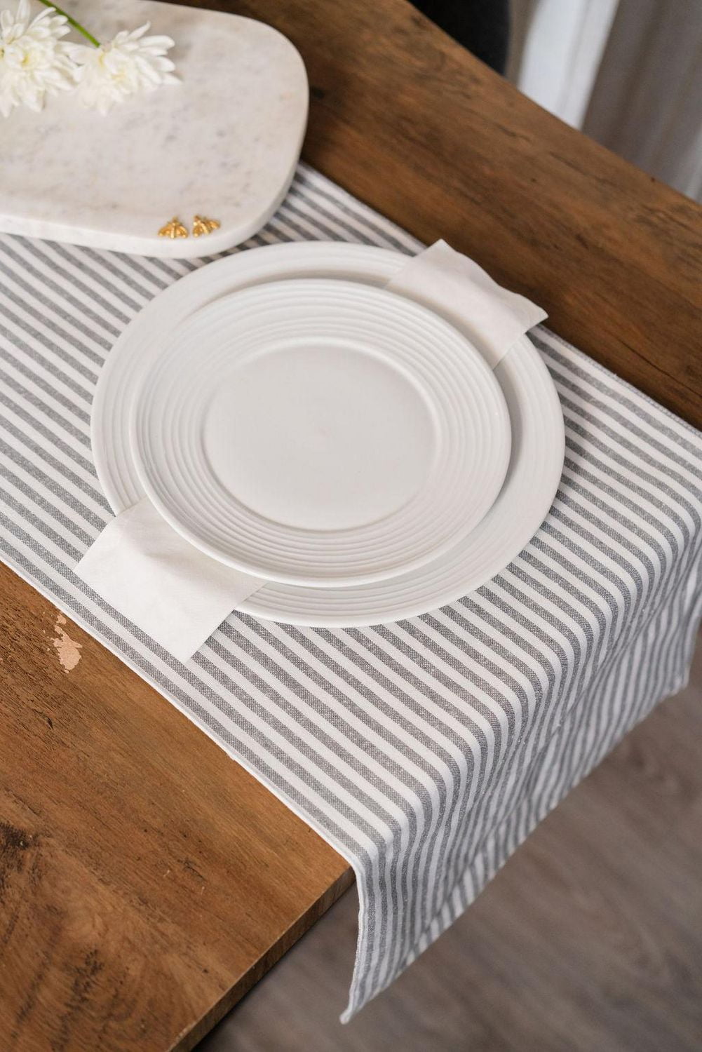 Améliorez votre expérience culinaire avec le tapis de couloir à rayures Bistro de Fabstyles.