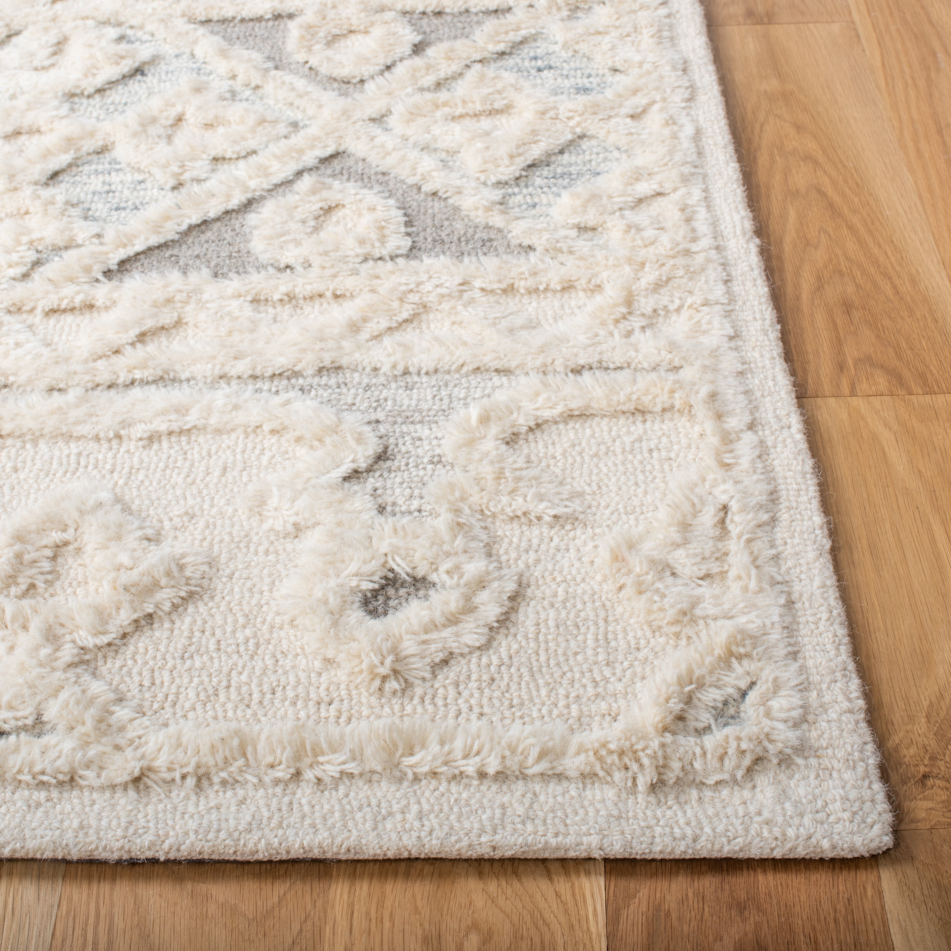SAFAVIEH Metro Addison Southwestern Area Rug, Ivory/Grey, 6' x 6' Square