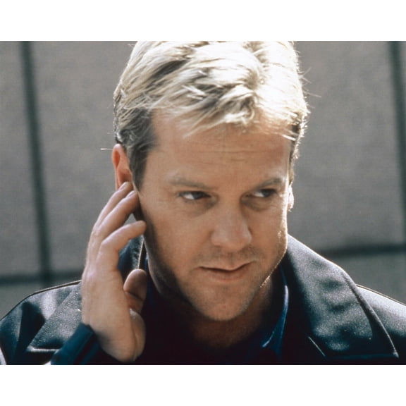 Kiefer Sutherland as Jack Bauer in leather jacket 2001 series 24 8x10 inch photo