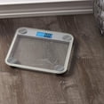 thumbnail image 4 of Báscula digital de baño Eat Smart, de alta precisión para medir el peso corporal, capacidad de 200 kg, plataforma de vidrio grande y resistente, tecnología Step On, color plateado, 4 of 5