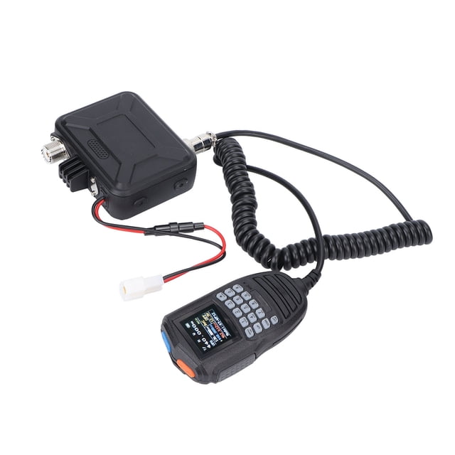 radio de coche walkie talkie de doble banda 144148mhz 430440mhz micrófono de mano codificador para qyt ktwp12 vista en 3/4 del conjunto: unidad base rectangular negra con conectores metálicos y cable de alimentación para toma de 12 V, micrófono de mano compacto (98x35x118 mm) con pantalla a color y teclado numérico unido por cable espiral; también apto para comunicaciones móviles y uso por radioaficionados.