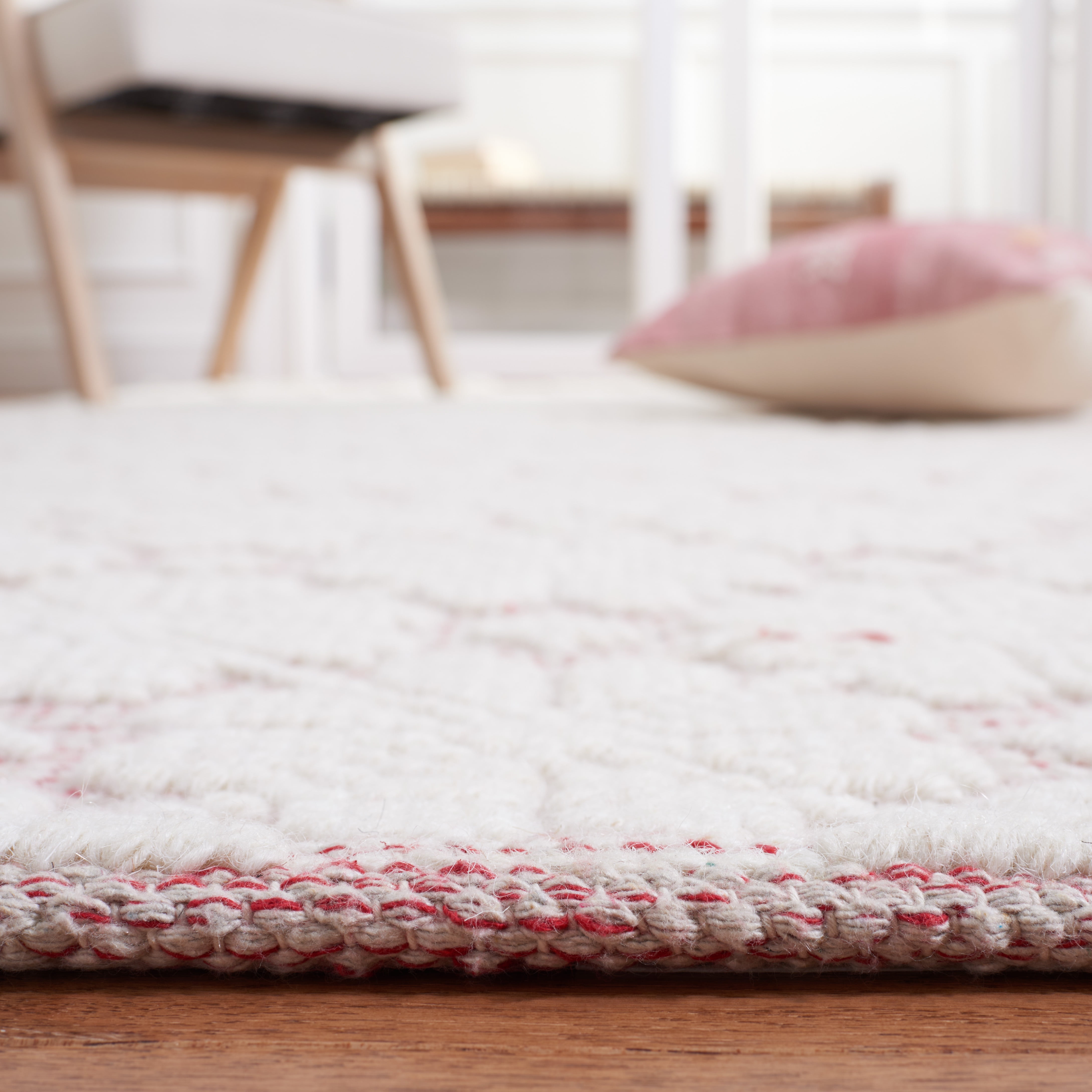 SAFAVIEH Vermont Orval Geometric Floral Wool Area Rug, 5' x 8', Ivory/Red