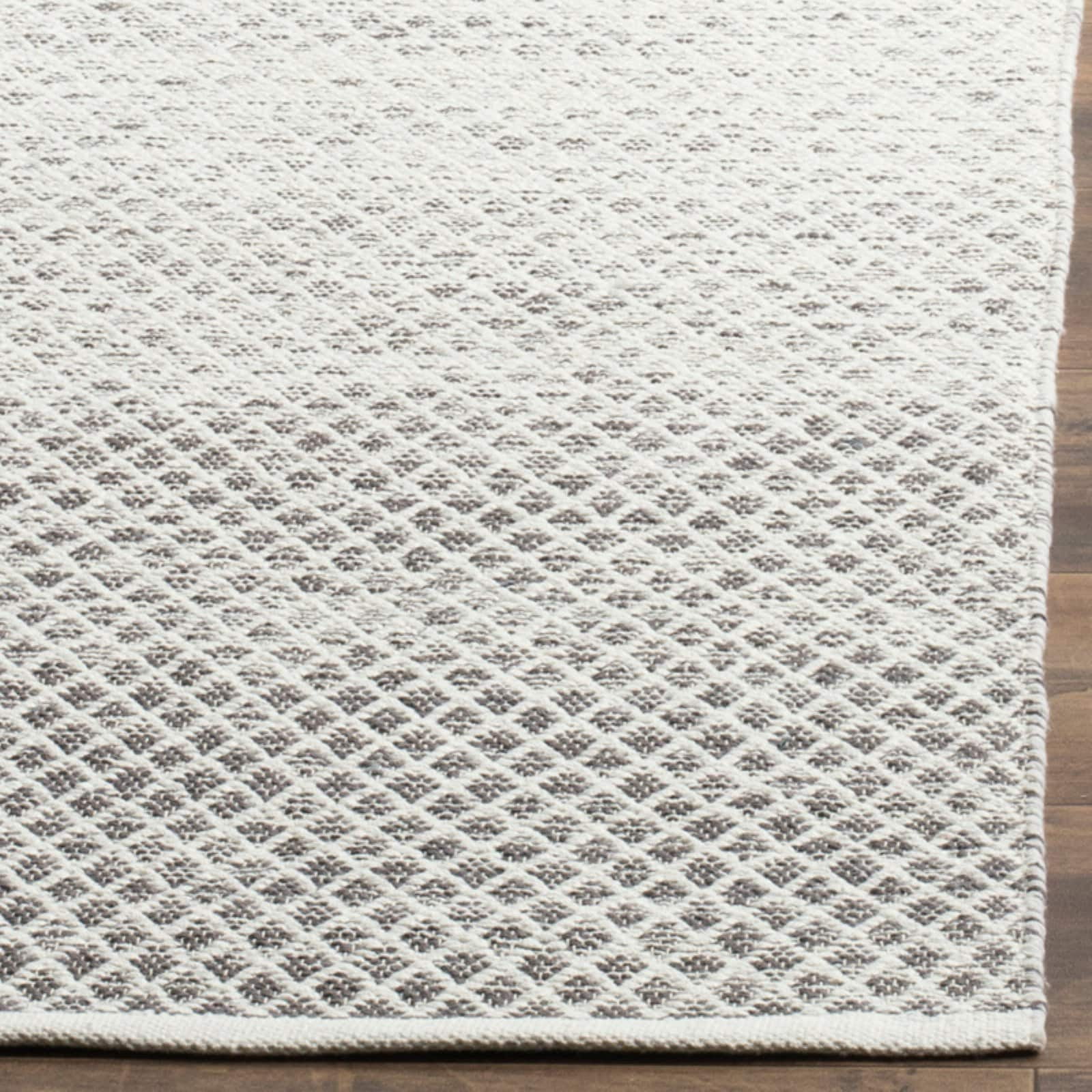 SAFAVIEH Montauk Vaughn Geometric Cotton Area Rug, Light Grey/Ivory, 4' x 6'