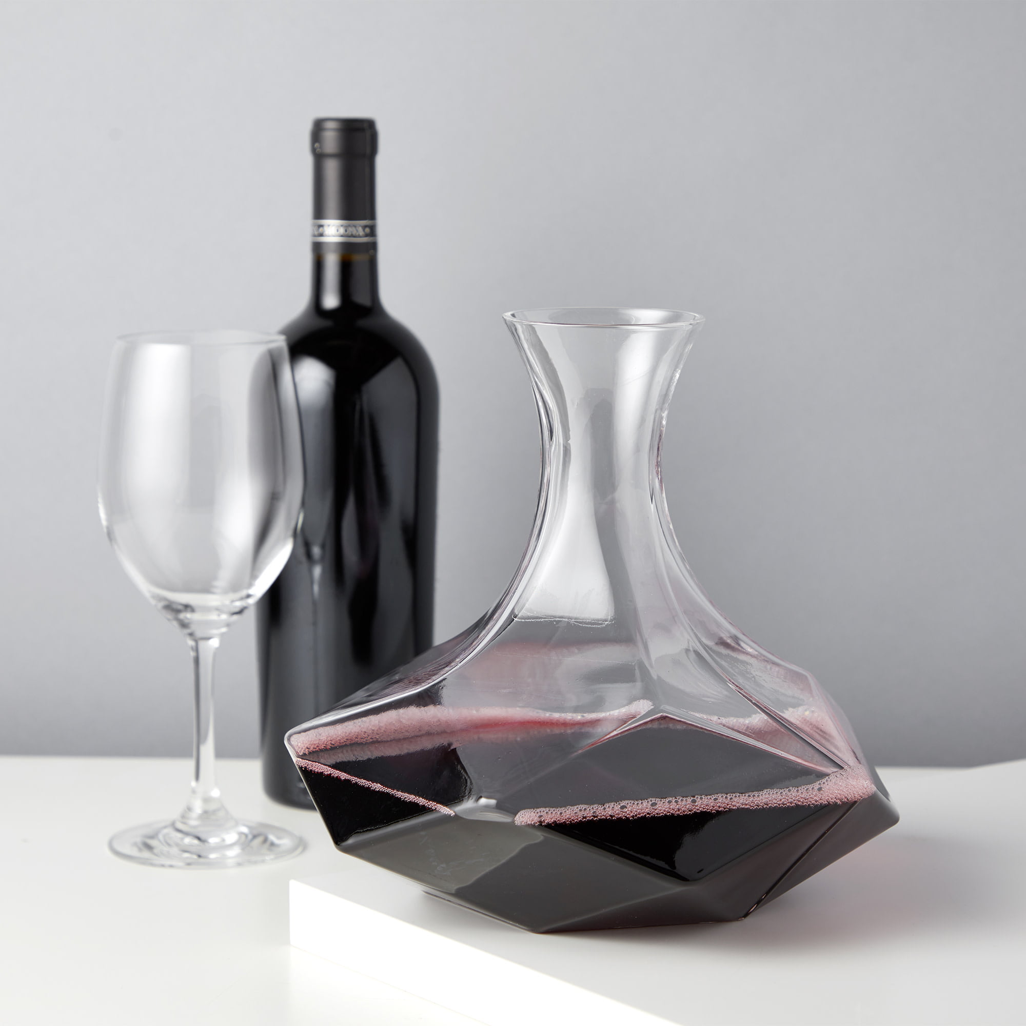10 Unique Modern Wine Decanters