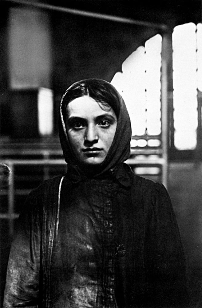 Russian Jewish Immigrant. /Na Young Russian Jewish Woman Upon Her Arrival At Ellis Island, New