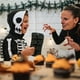 thumbnail image 5 of Molde de pastel de calabaza de Halloween, molde de silicona para galletas, molde de chocolate con calavera de caramelo, 5 of 7