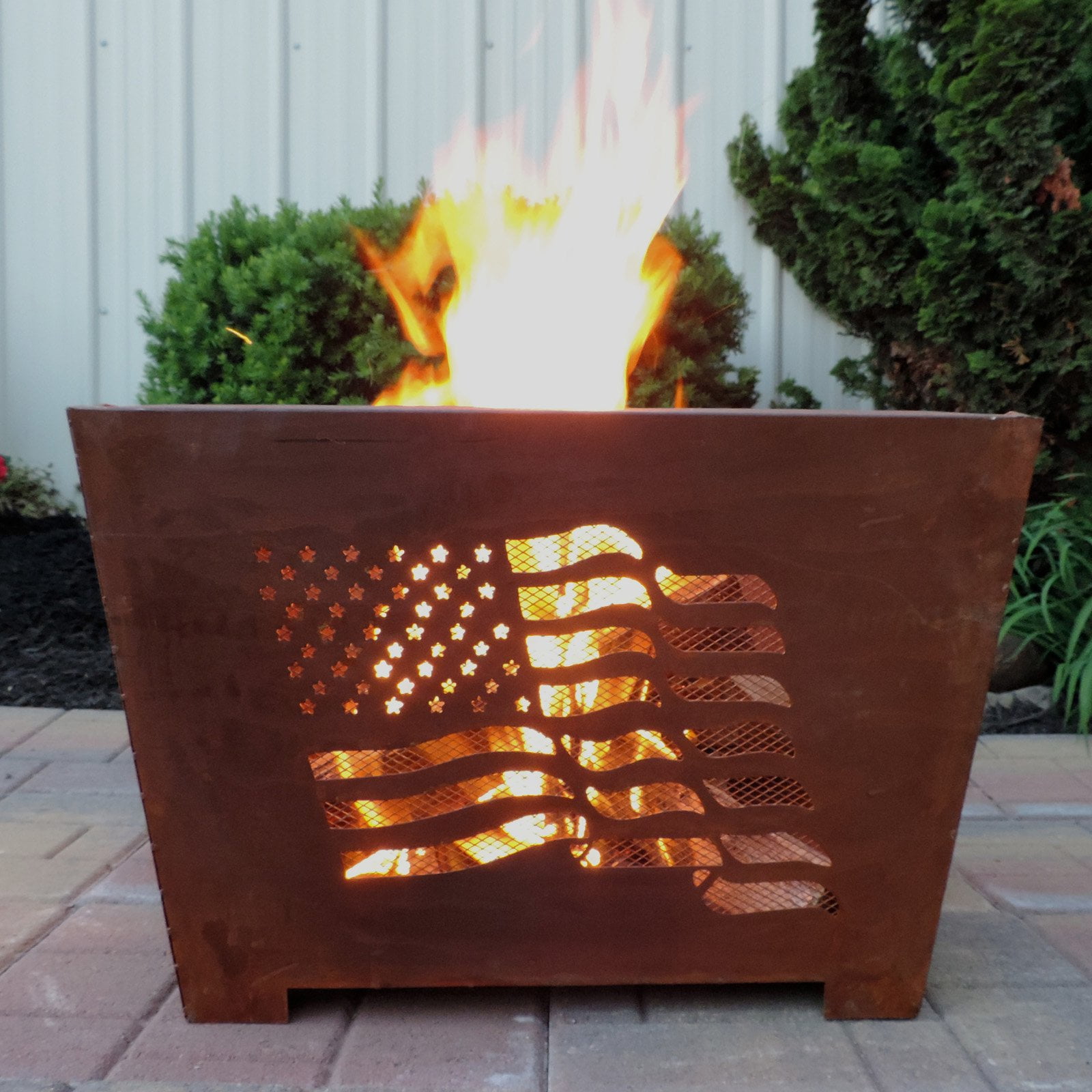 Esschert Design American Flag 23.5 in. Fire Pit