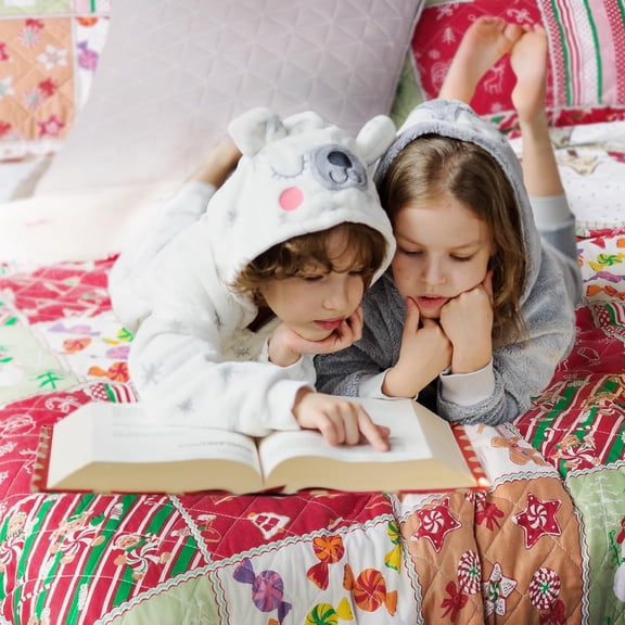 Christmas Quilt King Size - Red Quilts for King Size Bed, Multicolor Patchwork Printed Pattern Christmas Bedding, Soft Lightweight Coverlet Bedspread (106"x96")