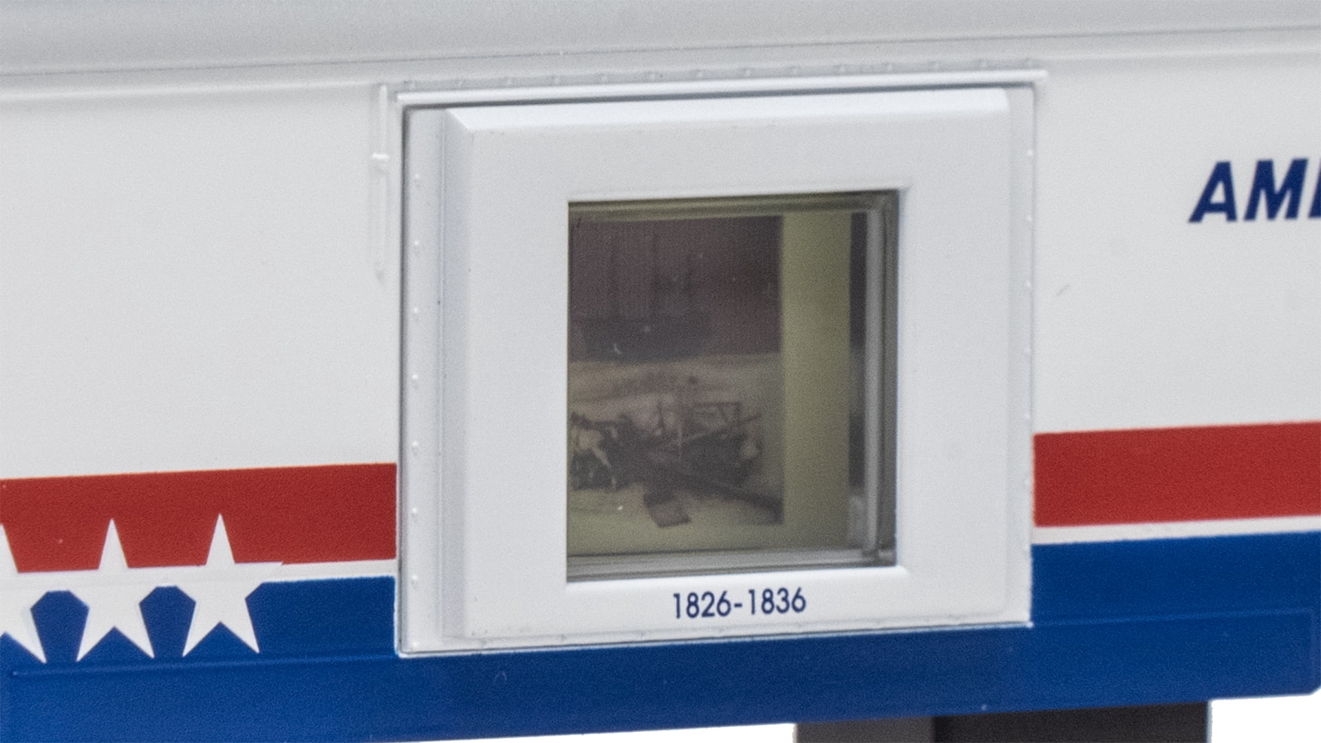 Bachmann Trains - LIMITED EDITION AMERICAN FREEDOM TRAIN CARS with LIGHTED DISPLAYS - EXHIBIT CAR #103 1816-1836 - HO Scale