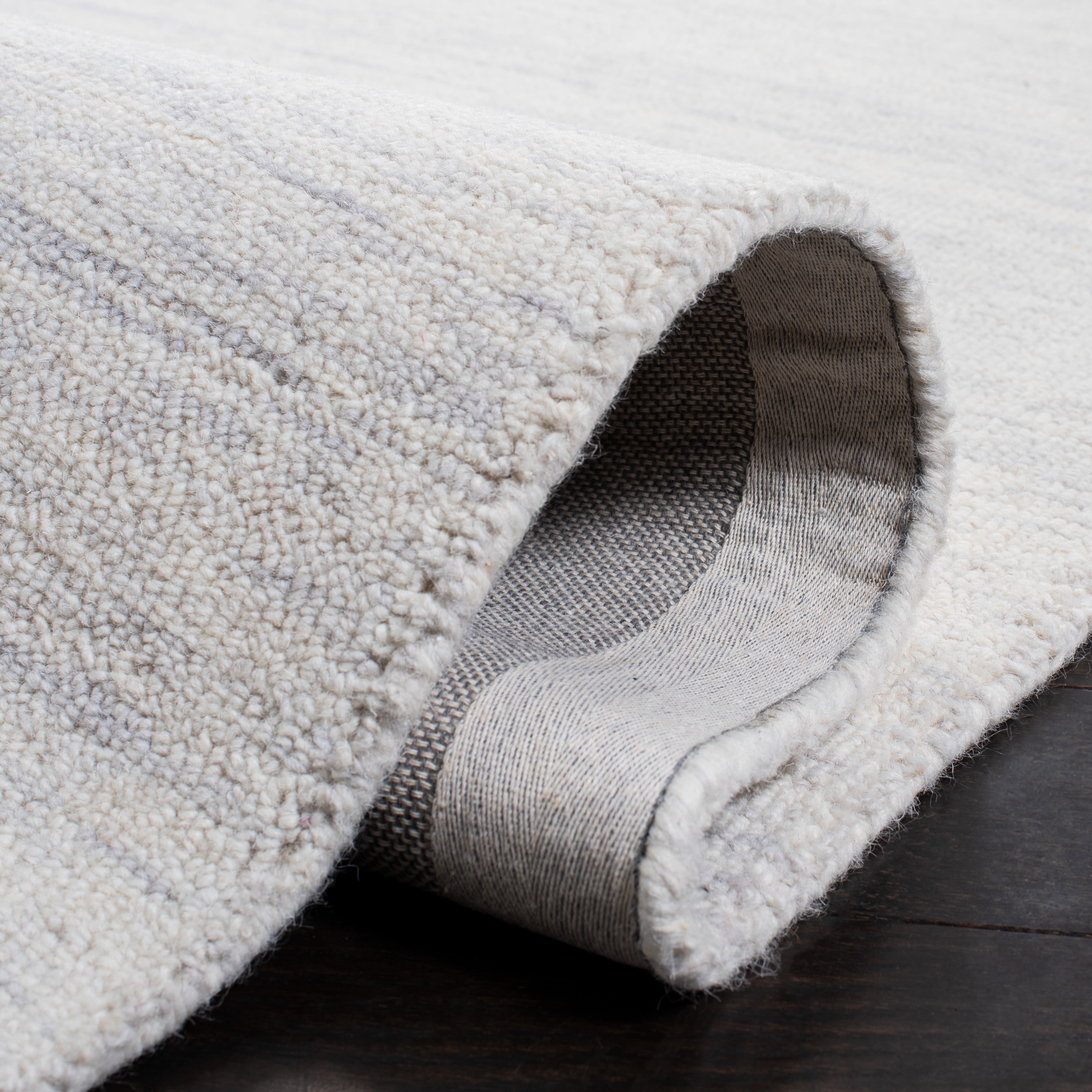 SAFAVIEH Metro Jaymes Distressed Area Rug, Ivory, 6' x 6' Round