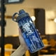 thumbnail image 1 of Botella deportiva grande de 1100 ml con pajita | Tapa de rosca antigoteo | Hervidor portátil de plástico para viajes | Vaso de hidratación para gimnasio, senderismo y ciclismo al aire libre - Verde, 1 of 8