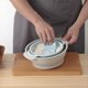thumbnail image 4 of Colador de Harina de Cocina, Tamiz de Azúcar Semiautomático de Mano, Agitador de Polvo, Herramienta para Hornear en la Cocina Que Ahorra Espacio L, 4 of 5