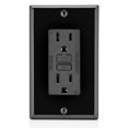 thumbnail image 3 of Salida GFCI Leviton de 15 amperios, autocomprobación, no es resistente a manipulaciones, color negro, 3 of 4