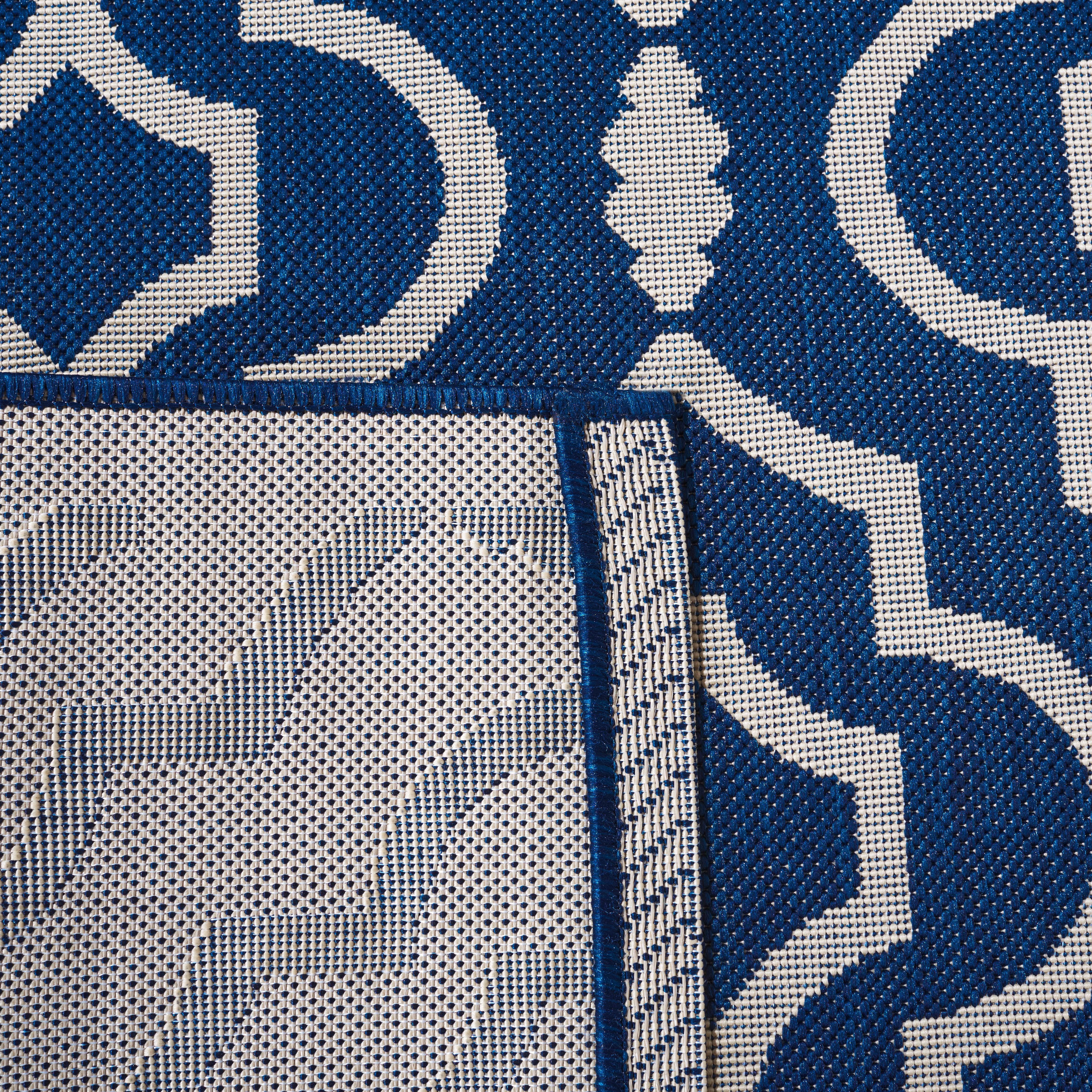Safavieh Courtyard Lavern Geometric Indoor/Outdoor Area Rug, Navy/Beige, 6'7" x 9'6"