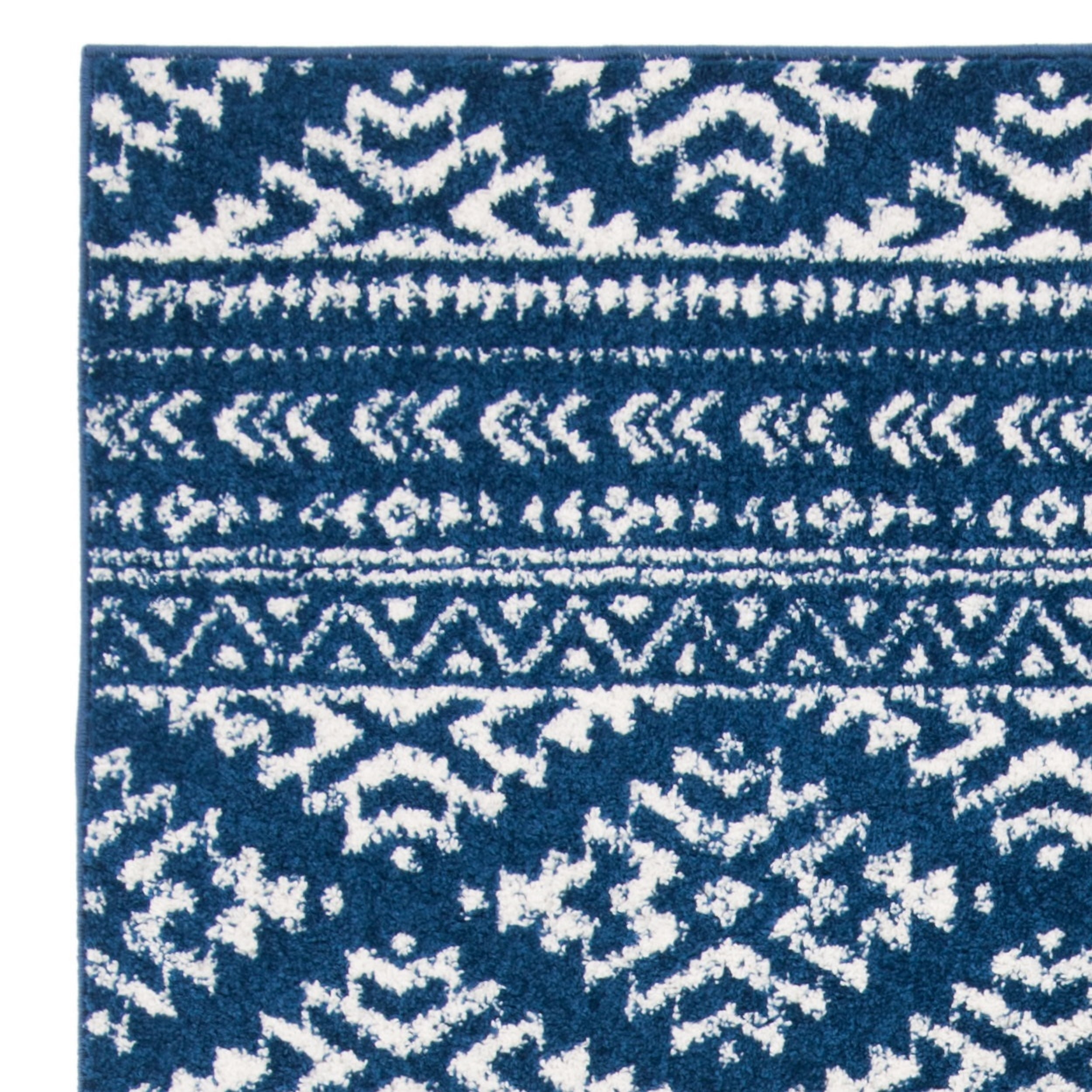 SAFAVIEH Tulum Lakisha Southwestern Area Rug, Navy/Ivory, 6' x 9'